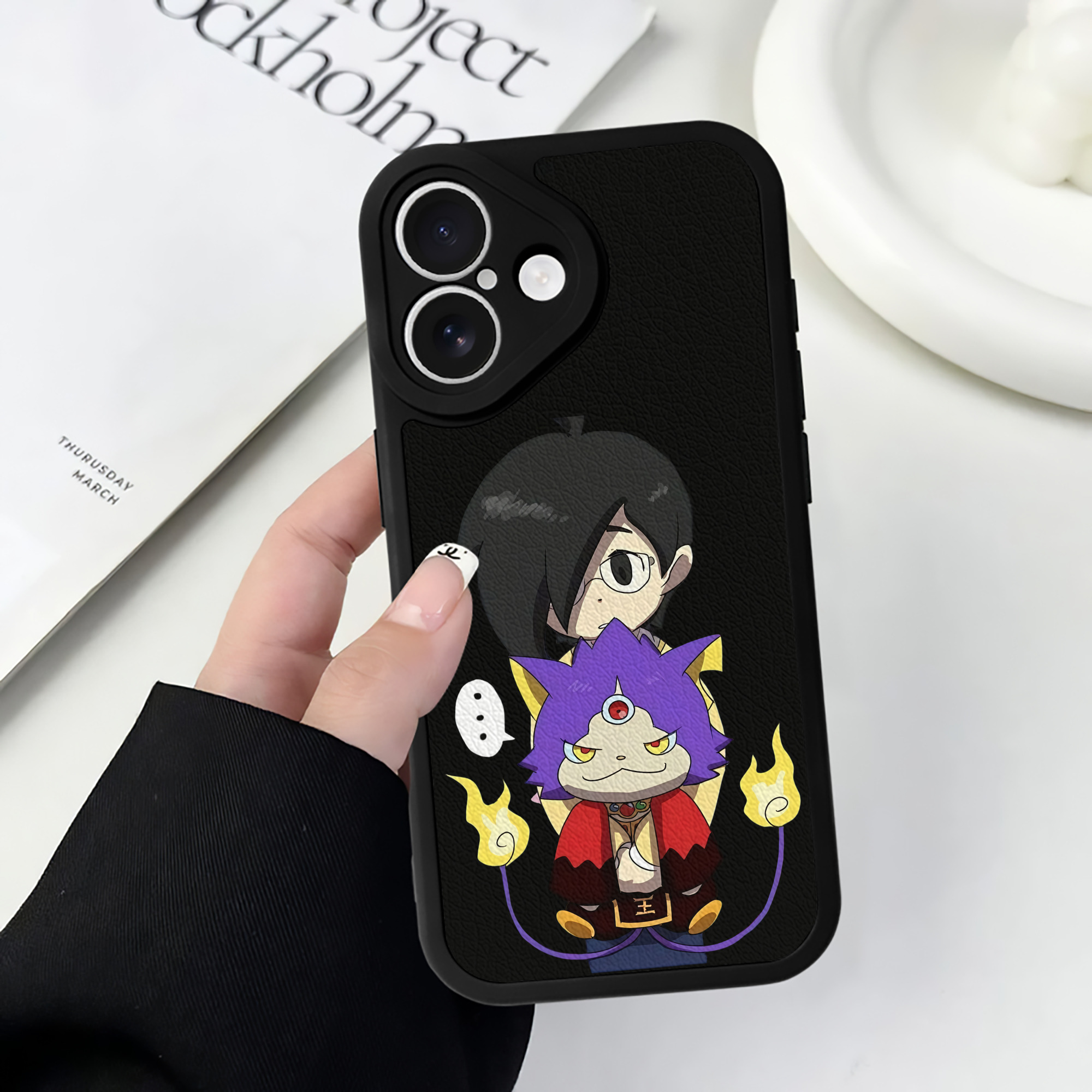 （画像用） 妖怪ウォッチ Yo-kai Watch 【iPhone 16シリーズ対応】シリコンスマホケース（レザー調） 材質：シリコン